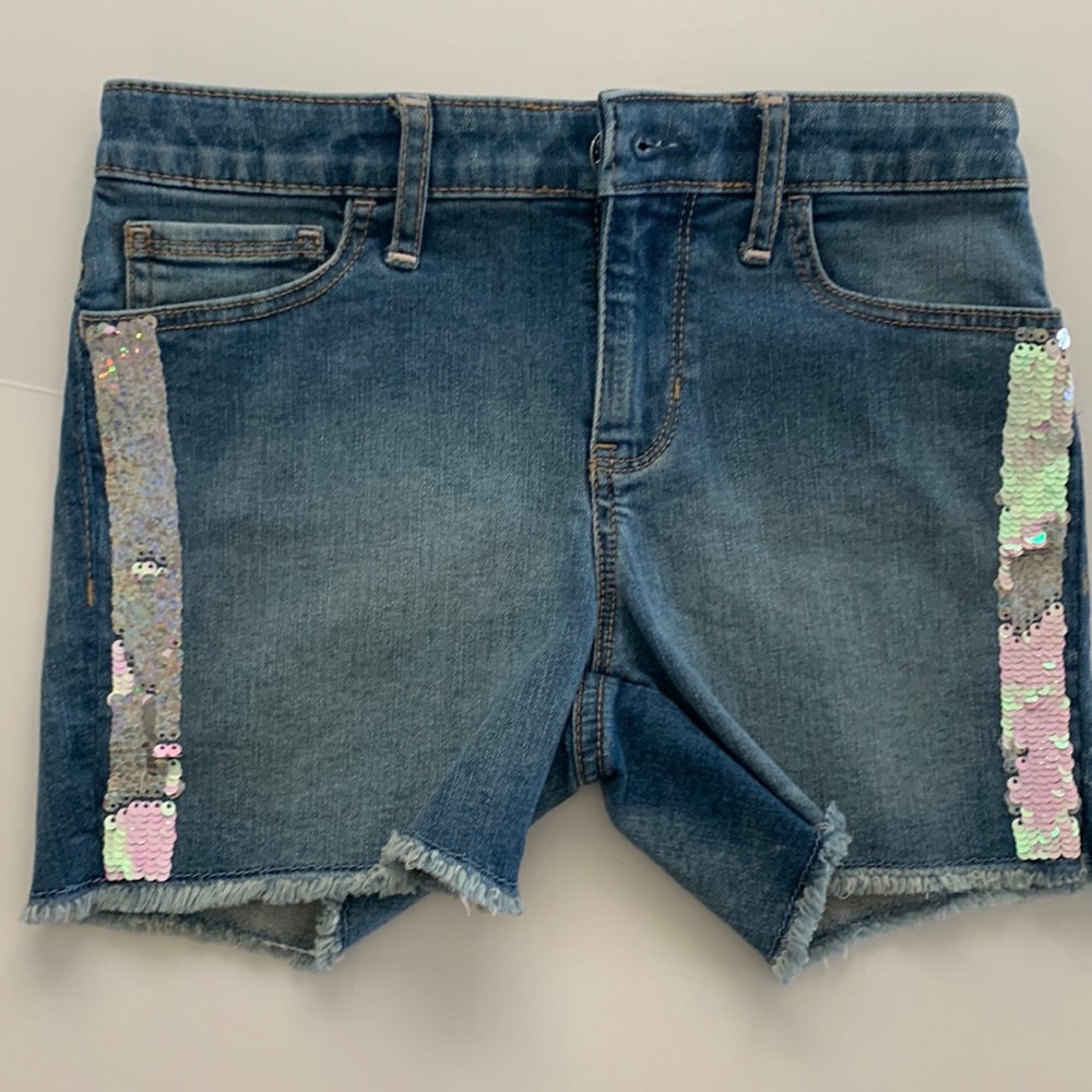 Gap Size 10 Stretch Midi Shorts with detail sequin on the sides.